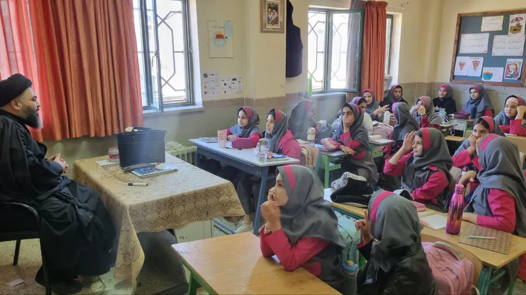 فعالیت مبلغین در مدارس